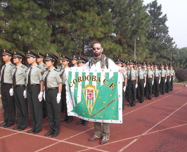 Los aficionados animan al Córdoba CF con sus selfies