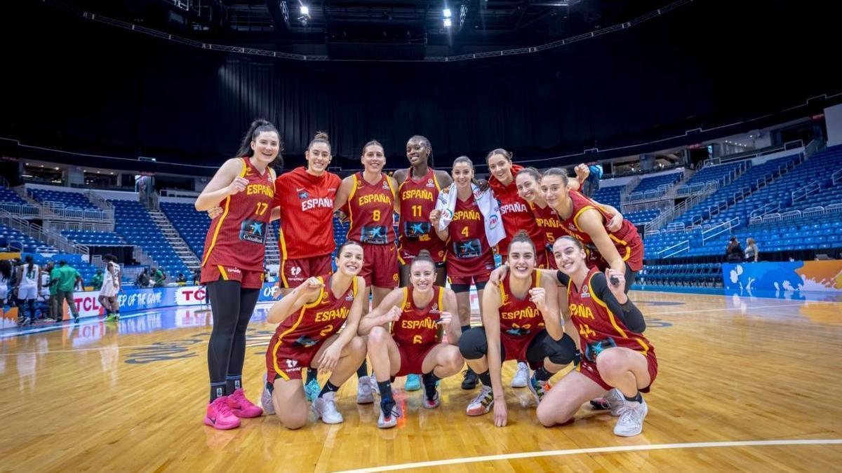 La selección femenina de baloncesto, tras su última victoria ante Senegal en el PreMundial.