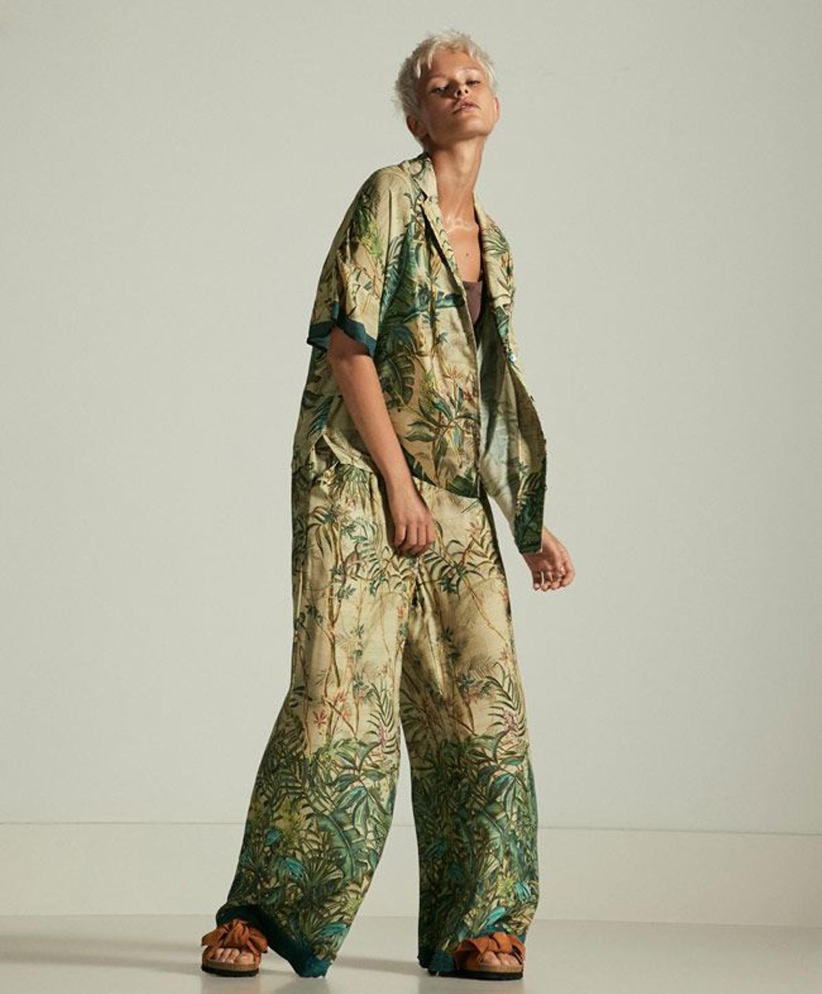 Looks 'beachy' de Oysho: conjunto print selva.