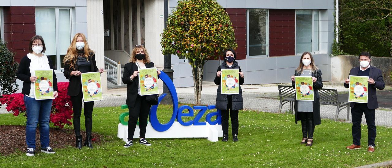 Chus García, Karen F. Lamela, Meritxell García, Mariluz Torreiro, Paz Pérez y Ricardo Rodríguez presentaron la campaña ante la sede de la AED.