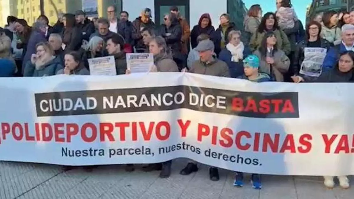 VÍDEO: Ciudad Naranco reclama piscina y polideportivo