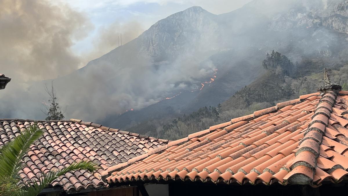 Vista del incendio desde la carretera N-634