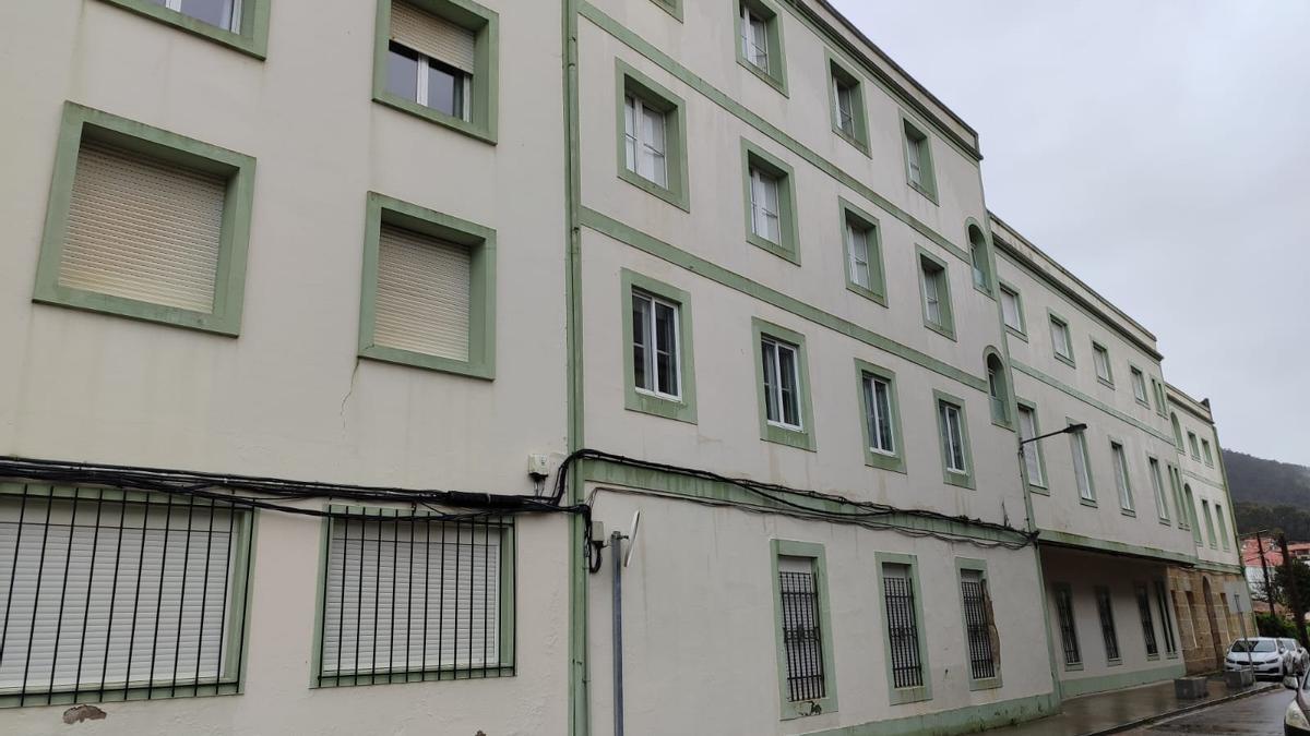 Fachada del colegio Compañía de María en Cangas.