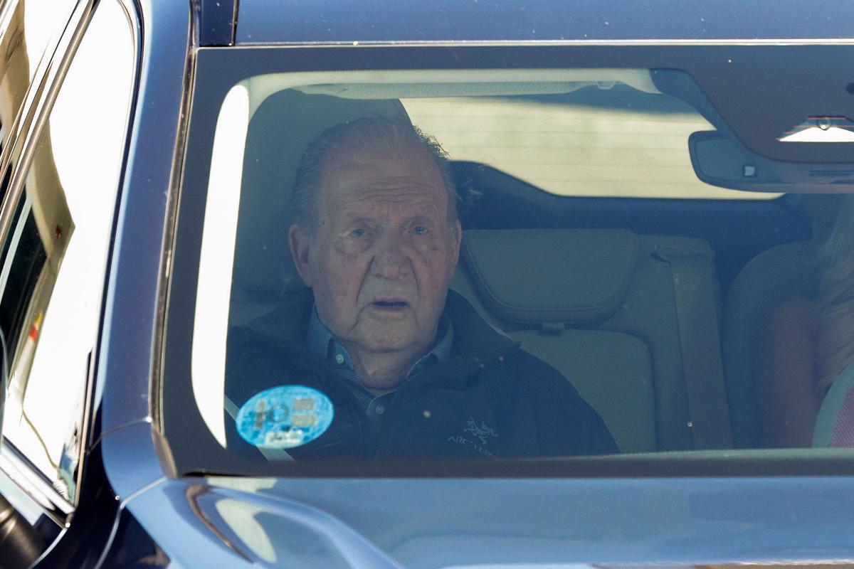El rey Juan Carlos aterriza en Vigo tras pasar unas horas en Vitoria