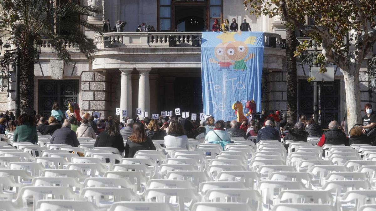 El concepto «estático» dejó
imágenes de multitud
de sillas sin utilizar ante
la falta de visibilidad.  jm lópez