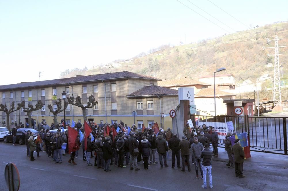 Protesta por el cierre del Pozo María Luisa