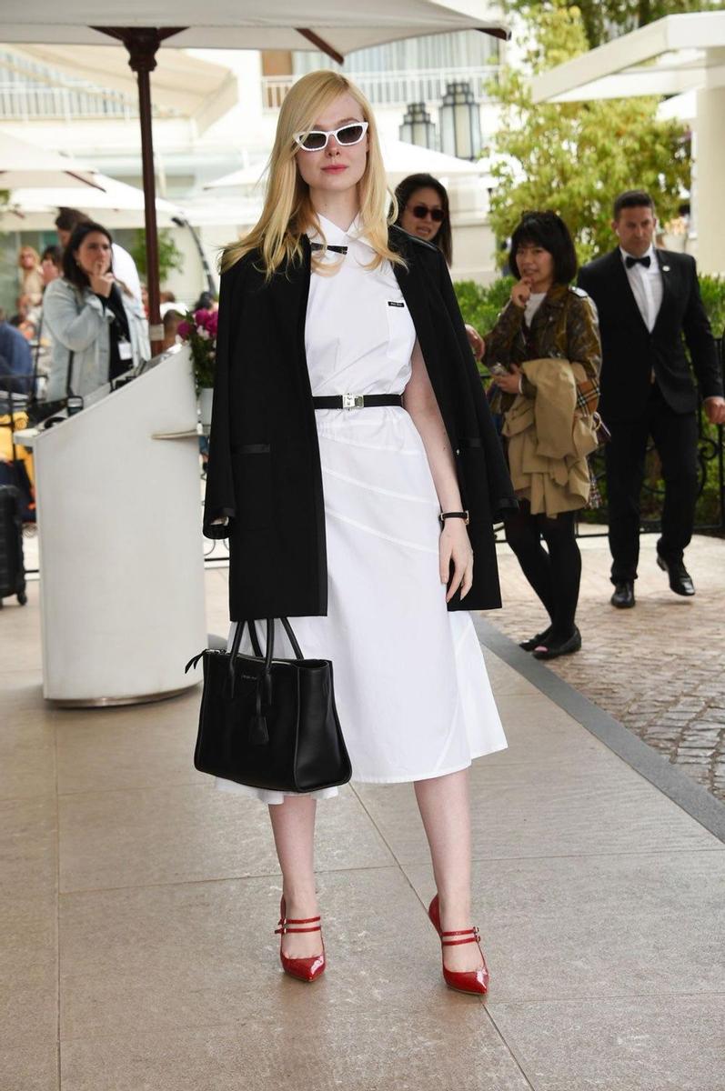 Elle Fanning por las calles de Cannes