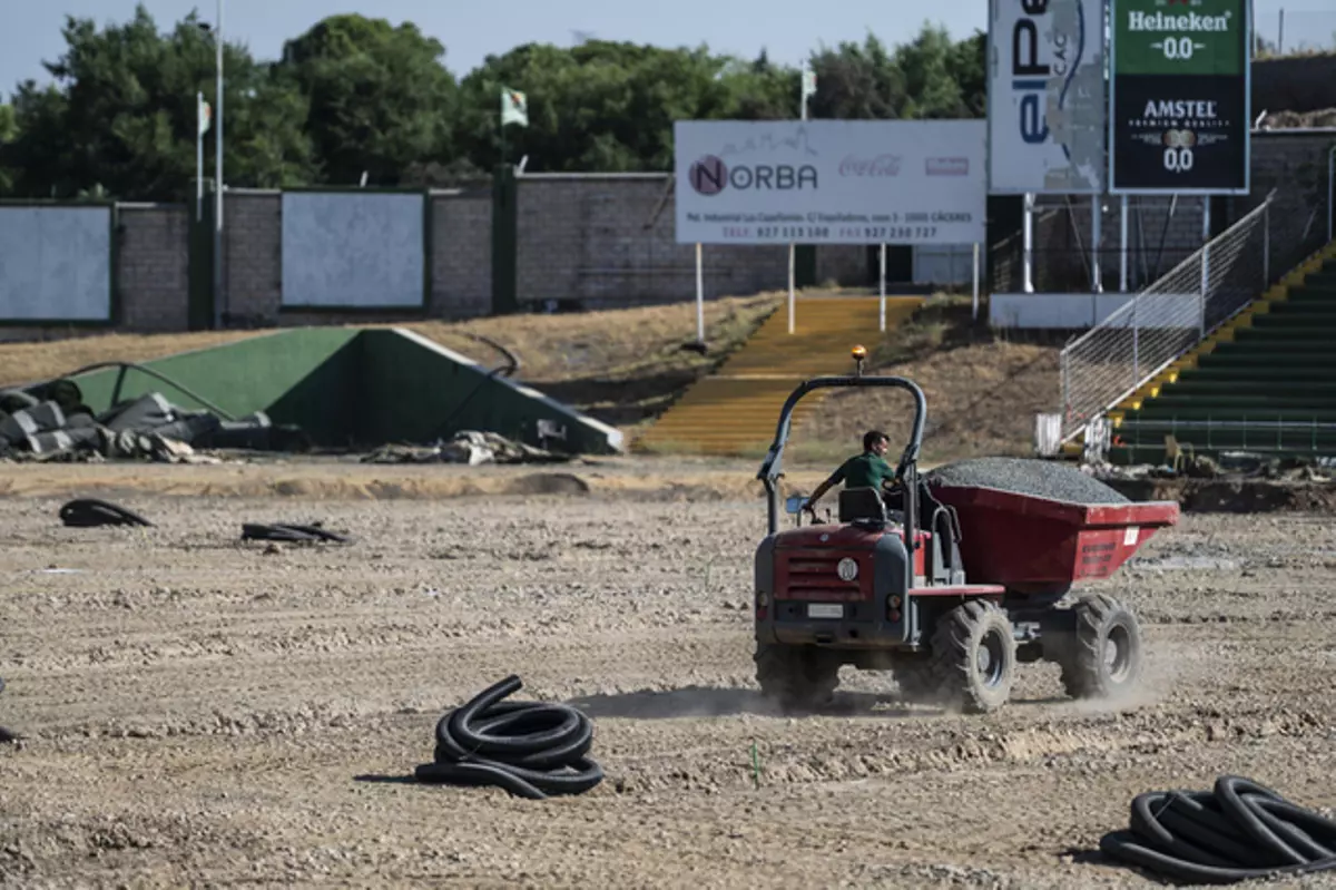 Estado de las obras del estadio Príncipe Felipe de Cáceres