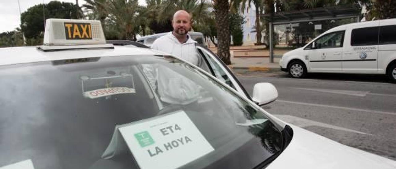 Los vecinos consideran que el servicio de taxi a las pedanías no responde a las espectativas.