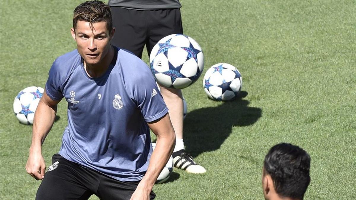 Cristiano Ronaldo, en el entrenamiento de este martes del Real Madrid