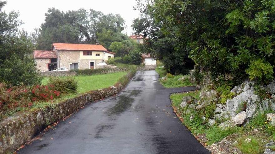 Llanes invierte 400.000 euros en la mejora de caminos rurales