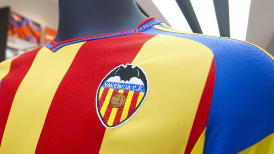 &quot;La camiseta del Valencia vale 10 millones euros&quot;