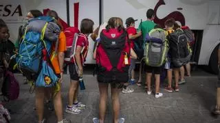El sector del ocio educativo se manifiesta en Barcelona contra las restricciones para acampar cerca de ríos