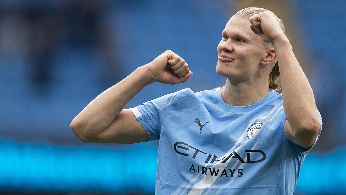Erling Haaland del Manchester City celebra su gol ante el Burnley FC
