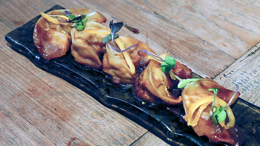 'Gyozas' de pollo a la catalana. Restaurante La Marineta