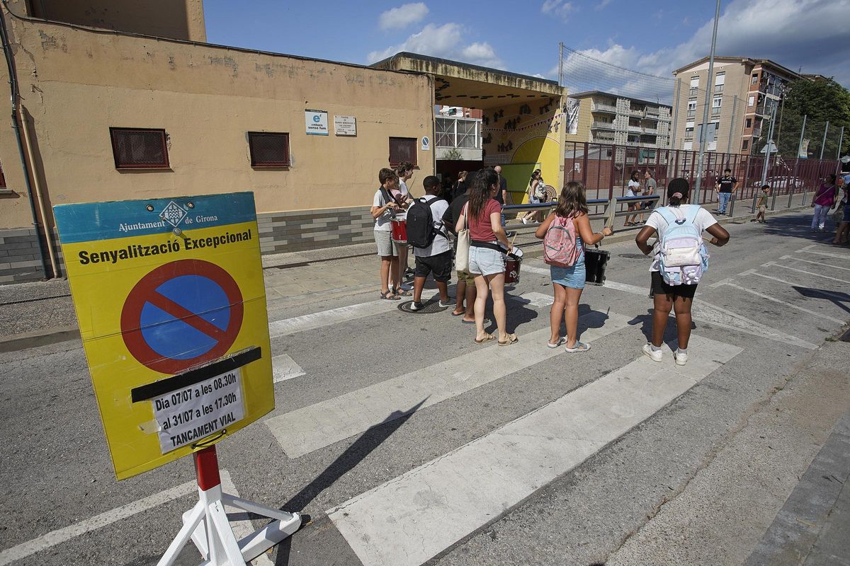 Una senyal que indica el tancament del vial fins al 31 de juliol.
