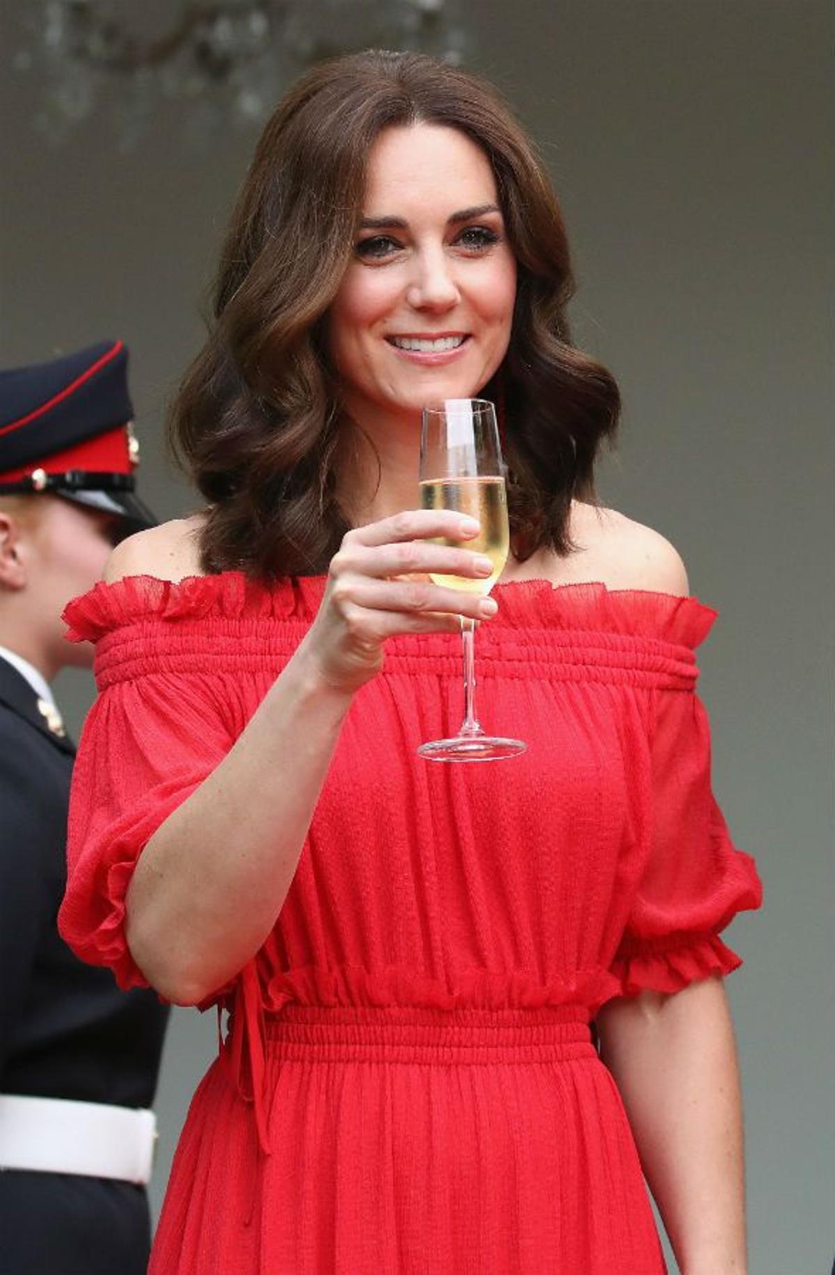 Kate Middleton durante un brindis en la casa del embajador británico en Berlín