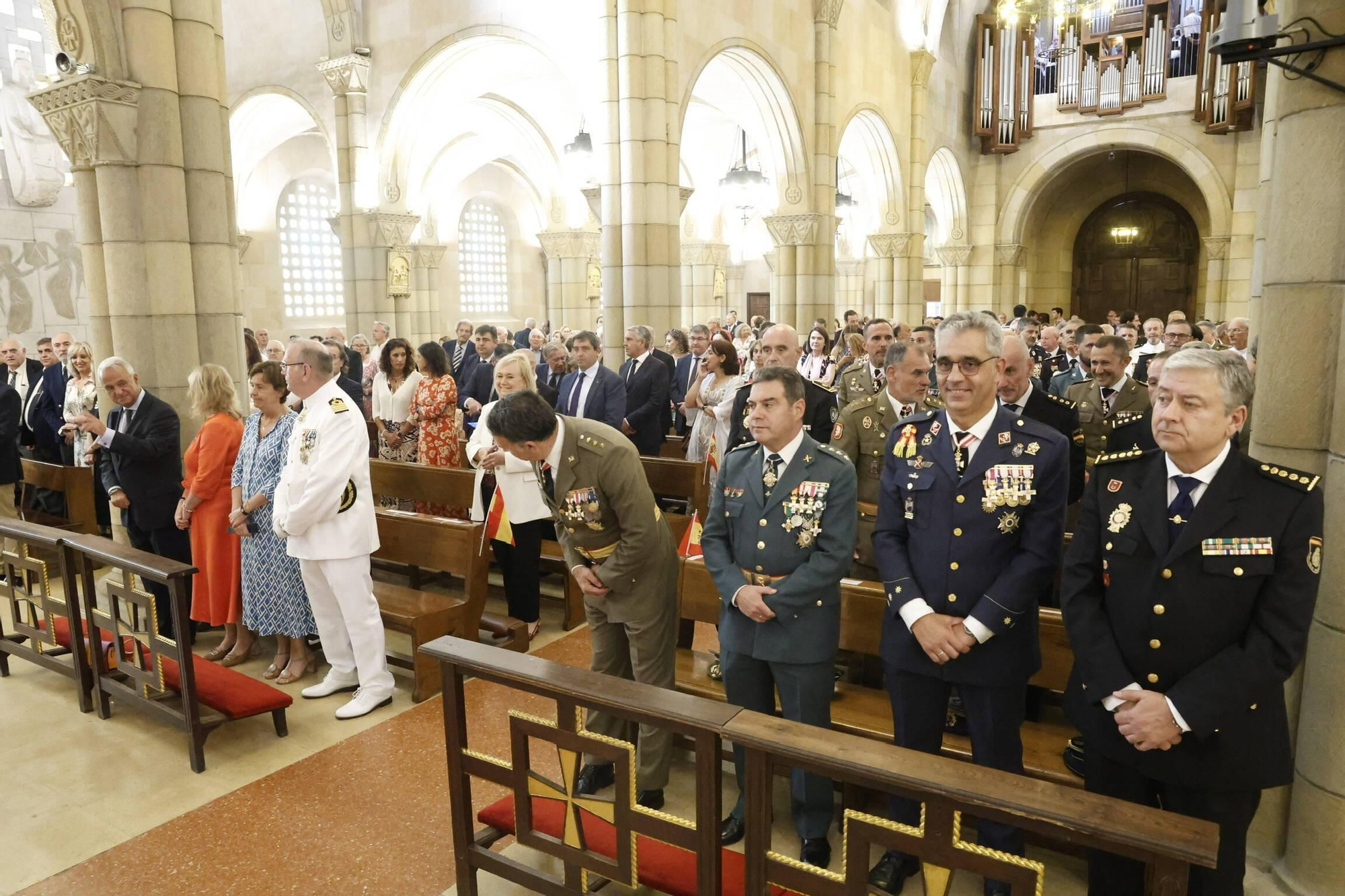 La misa con la Armada y la ofrenda floral del Carmen en Gijón, en imágenes