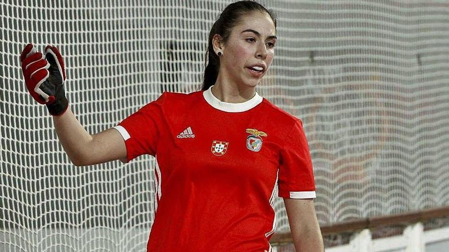 Marta Piquero, con la camiseta del Benfica.