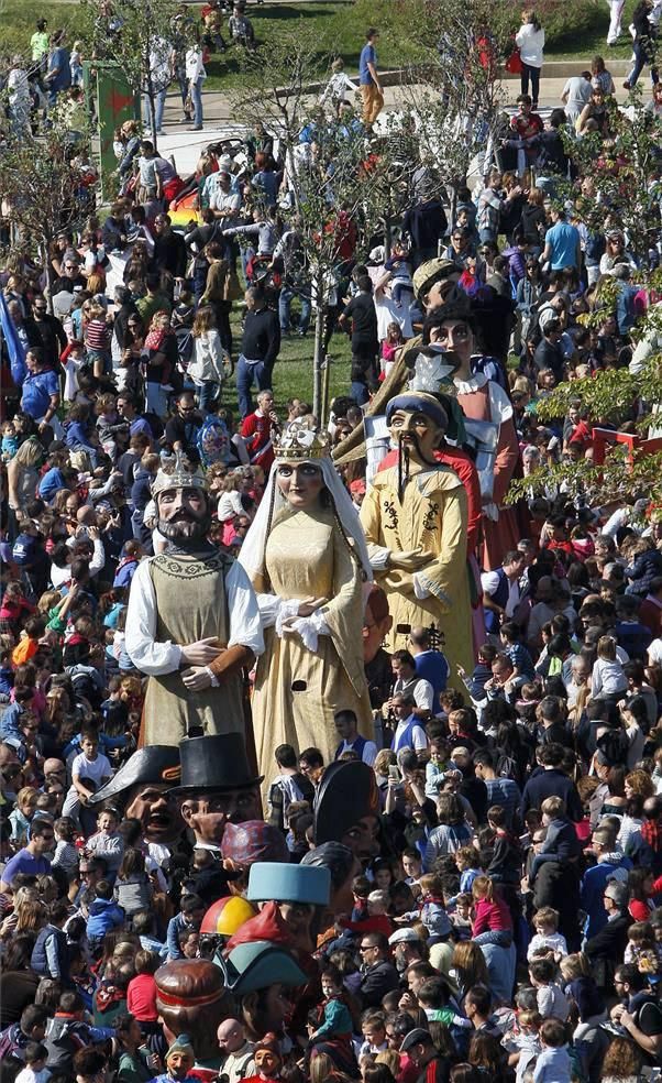 Gigantes y cabezudos en la Expo