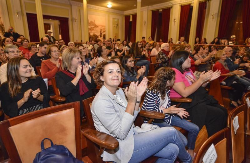 7/11/2018 GÁLDAR. Apoyo a Marilia, concursante de Operación Triunfo en el Teatro de Gáldar. FOTO: J. PÉREZ CURBELO  | 07/11/2018 | Fotógrafo: José Pérez Curbelo