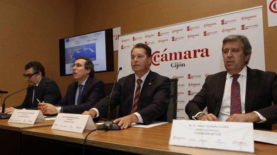 Por la izquierda, Barettino, Couto, Baragaño y Collado, ayer, en la Cámara de Comercio de Gijón.