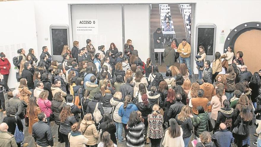 Unas 700 personas aspiran a la bolsa de empleo del Ayuntamiento de Badajoz