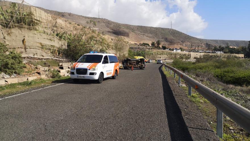 Vuelco de un vehículo en El Pajar