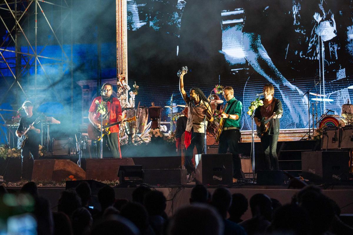 Arcade Fire en el escenario de la Plaza de España