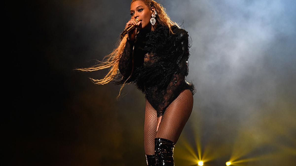 Beyoncé con mono negro en los MTV Video Music Awards 2016