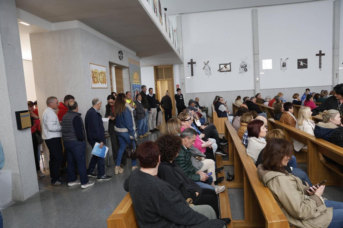 La asamblea vecinal por el conflicto del edificio La Estrella de Gijón, en imágenes La asamblea vecinal por el conflicto del edificio La Estrella de Gijón, en imágenes