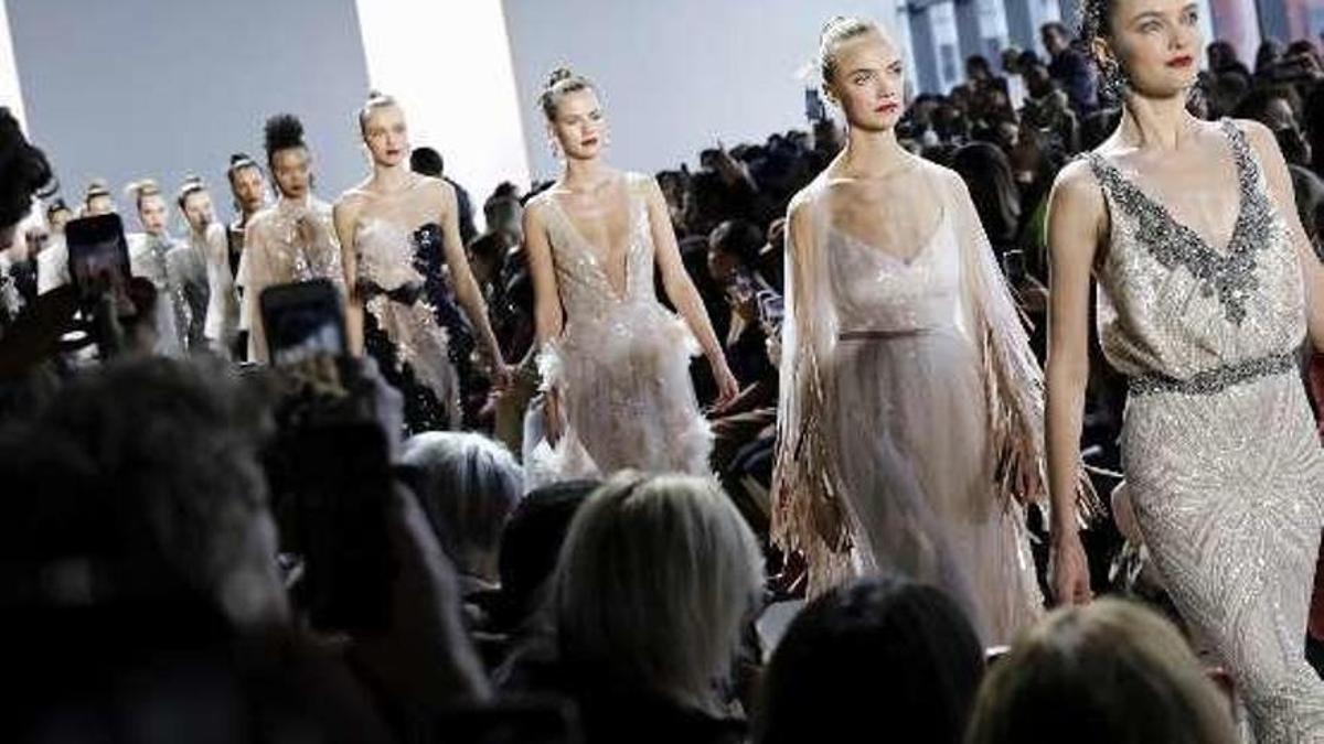 Desfile de Badgley Mischka en la Semana de la Moda de Nueva York de 2020.