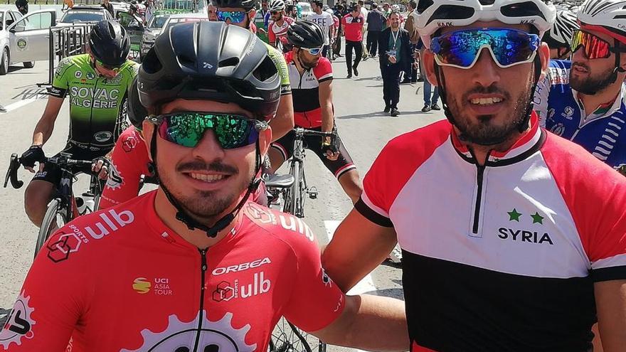 El ciclista almussafense Eric Valiente continúa su periplo por el mundo sobre dos ruedas