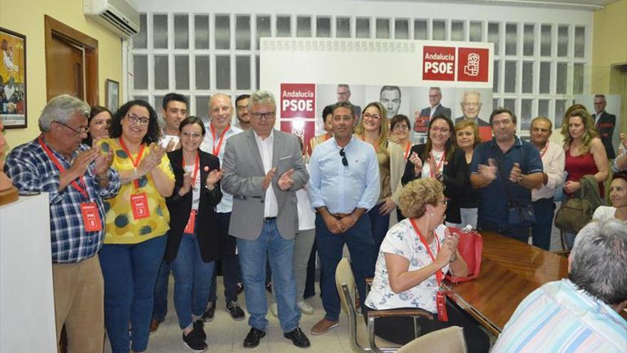 Triunfo agridulce del PSOE, que pierde cuatro concejales y la mayoría absoluta