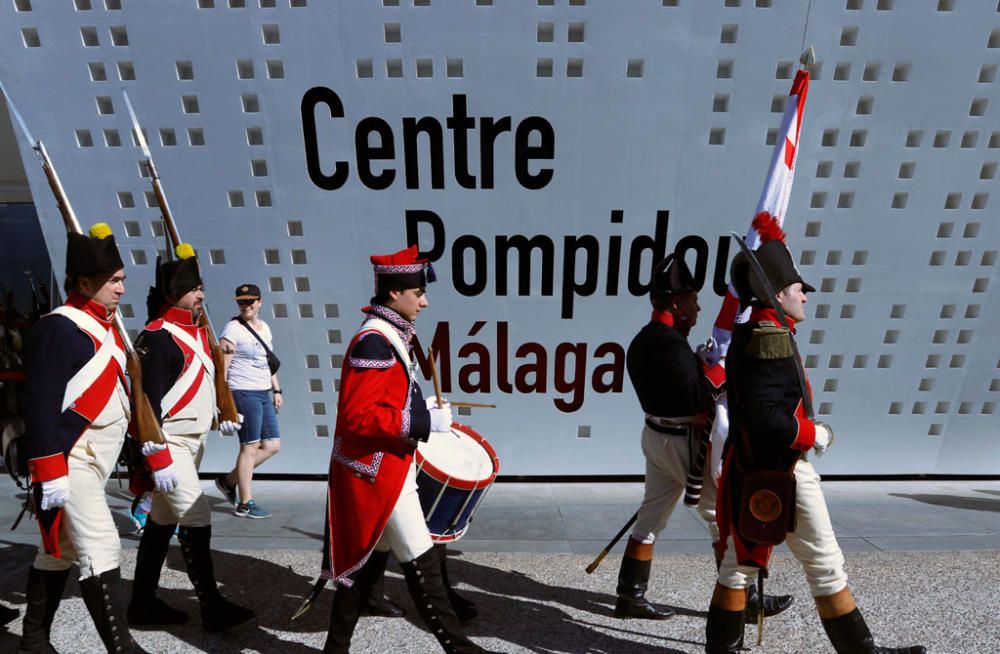 La Asociación Histórico-Cultural Teodoro Reding cumplió este viernes su sueño de que Málaga cuente por fin con una estatua en homenaje al general suizo y gobernador de la ciudad a quien los malagueños dedicaron el Paseo de Reding. La estatua se ha ubicado en la recientemente reformada plaza de la Malagueta.