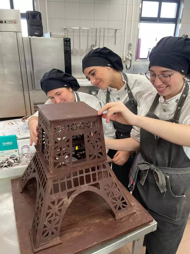 L’alumnat de Pastisseria de Joviat exposa a Manresa figures de xocolata de gran format