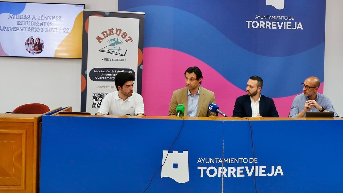 Presentación de las ayudas a jóvenes estudiantes universitarios de Torrevieja