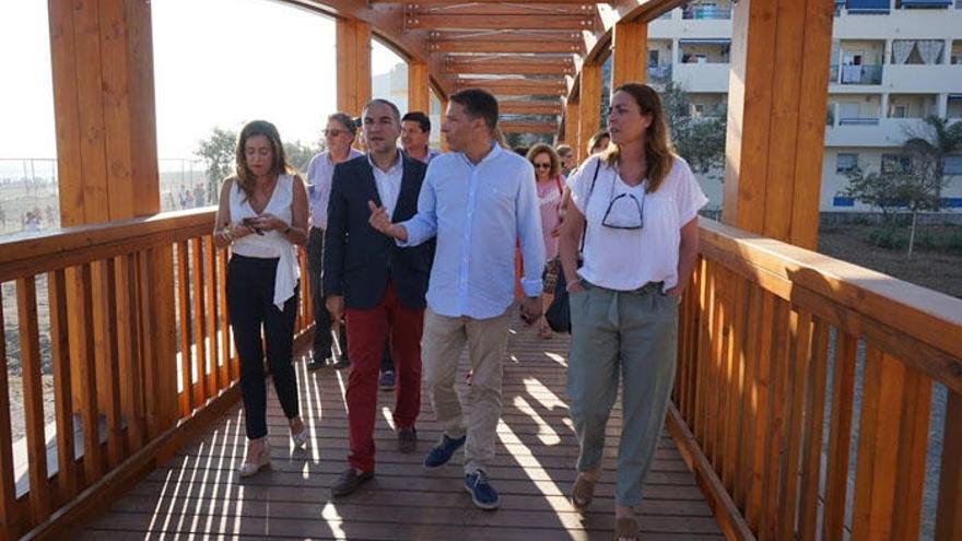 El presidente de la Diputación de Málaga y de Turismo Costa del Sol, Elías Bendodo, en Torrox.