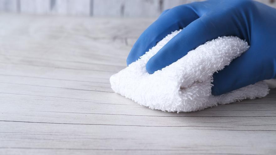 Leche y bayeta: el innovador truco de limpieza que se ha vuelto viral