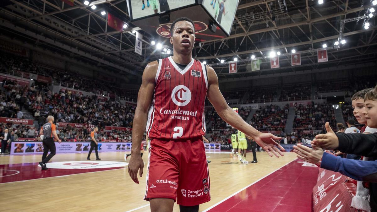 Trae Bell-Haynes abandona la pista.