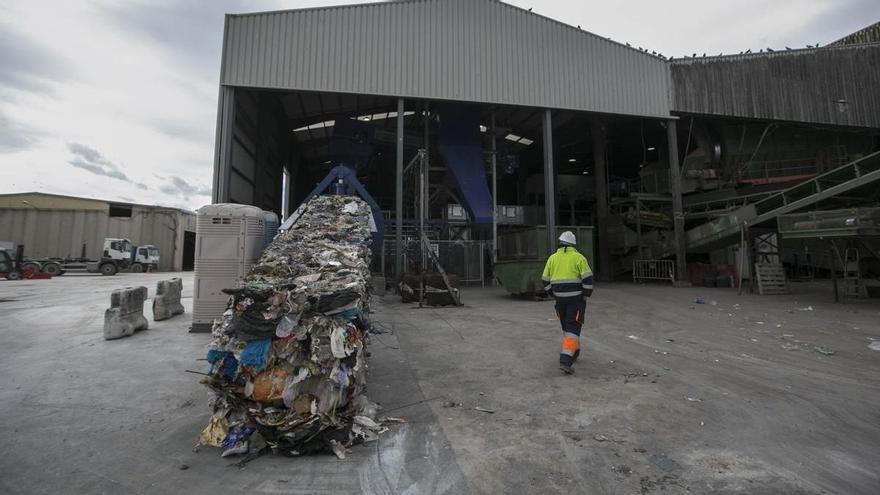 La planta de Elche limita a la Vega Baja la entrada de basuras en un 33% para reducir malos olores