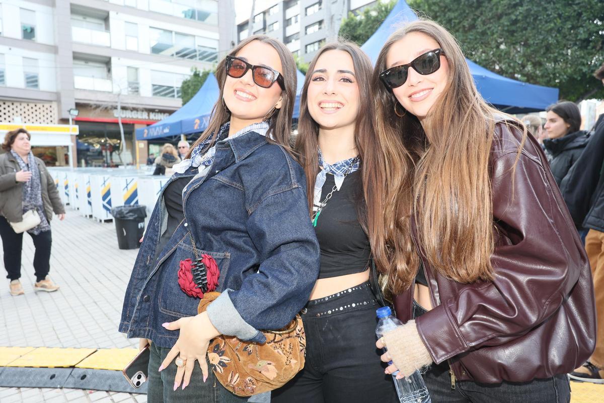 Lucía, Raquel y Valeria posan para la foto en el Mesón de la Tapa y la Cerveza