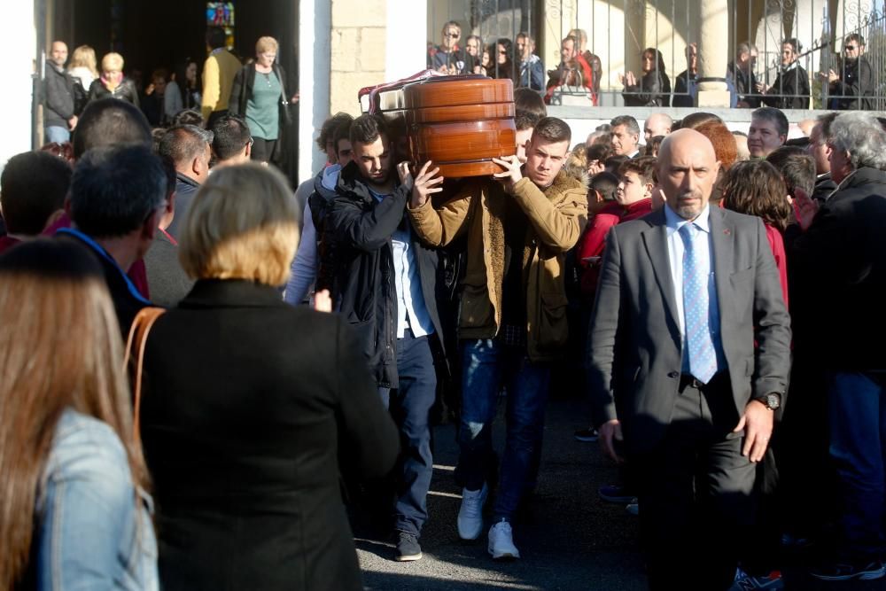 La gran familia del deporte asturiano rinde homenaje póstumo al futbolista Hugo Suárez