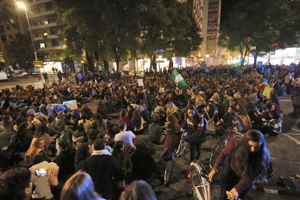 Miles de cordobeses protestan contra el fascismo