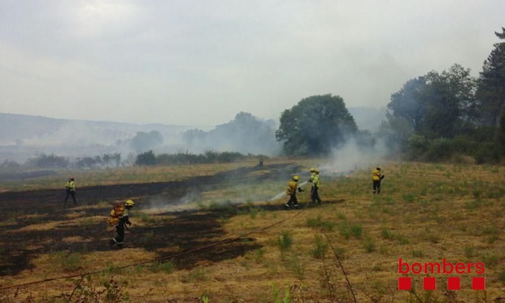 L''incendi que afecta la població de Cruïlles