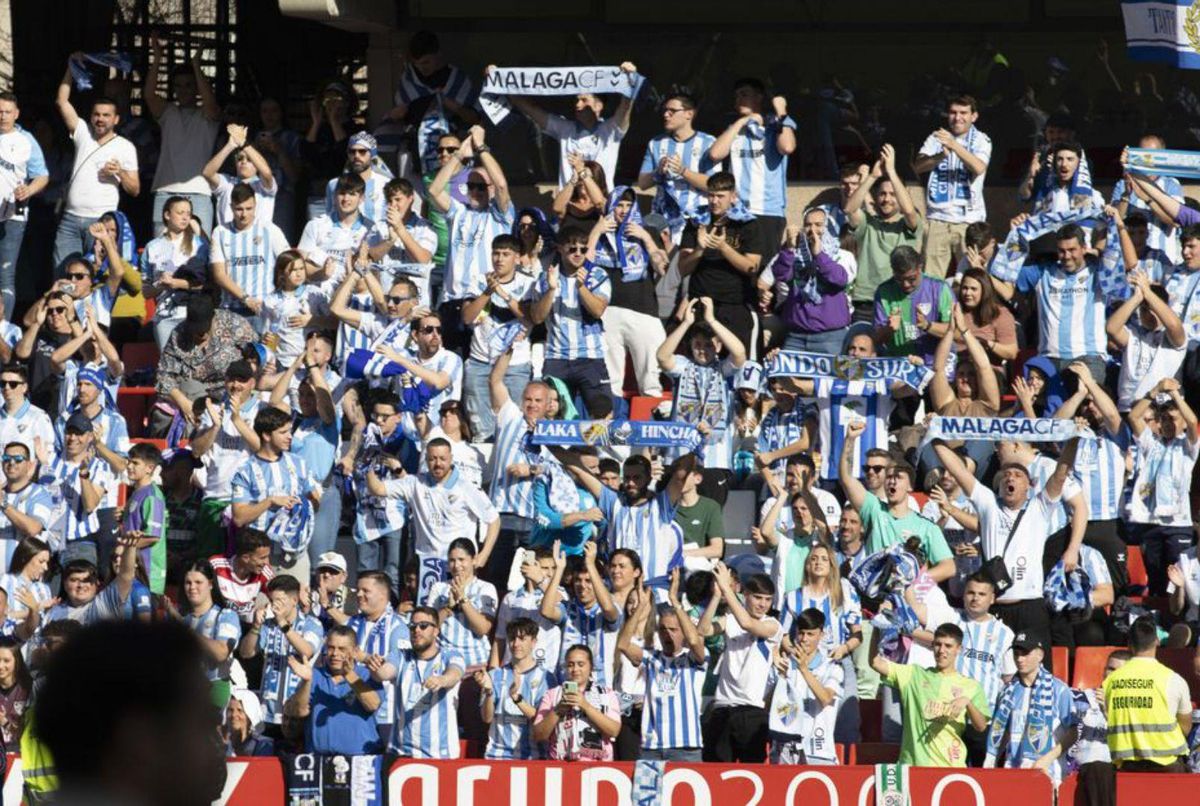 La marea blanquiazul invade Granada