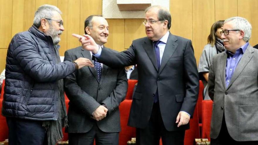 Herrera, junto a Cándido Méndez, primero de la izquierda, y Fernández Toxo, a la derecha.