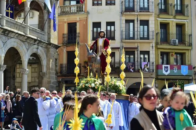 Fotogalería | Domingo de Ramos en Plasencia: Así fue la procesión de la Borriquita