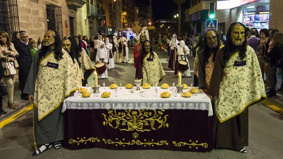 BERNARDO_ La Mesa y la Cruz de los Apóstoles de Alcalá la Real, el Jueves Santo