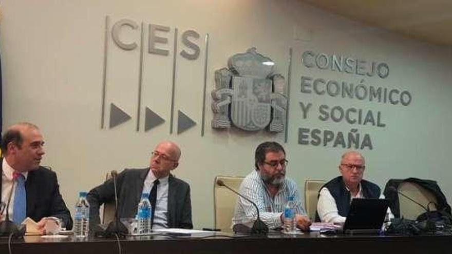 Asistentes a la jornada celebrada ayer en la sede del Consejo Económico y Social (CES). // CETM